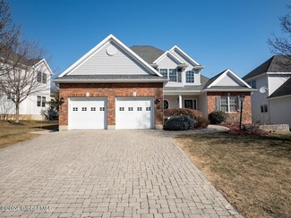 10 Yardley Ct, Albany, NY 12211