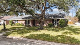 2206 Cedar Creek Dr, Baytown, TX 77520