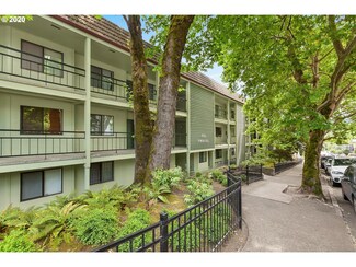 4926 S Corbett Ave Unit 204, Portland, OR 97239