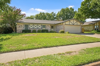 2917 Highgate Ln, Bedford, TX 76021