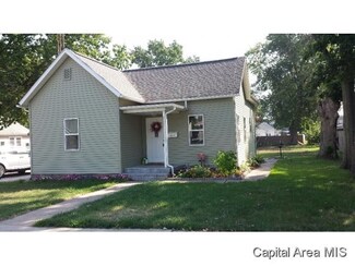 812 N Noble St, Virden, IL 62690