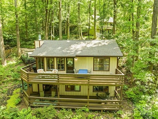 76 Shirley Dr, Maggie Valley, NC 28751