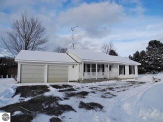 7545 E Obrien Rd, Lake Leelanau, MI 49653