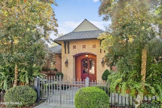 104 Ducharme Ct, Lafayette, LA 70503