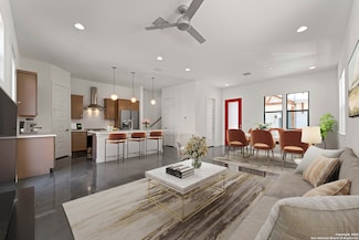 914 N Olive St, San Antonio, TX 78202