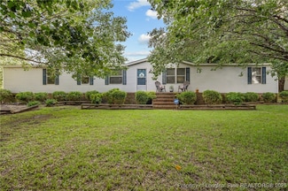 12 Maple Dr, Lumberton, NC 28358