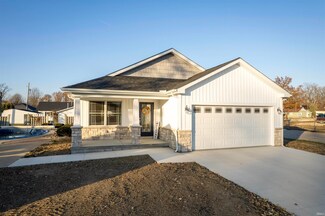 2 Crestwood Dr, Winchester, IN 47394