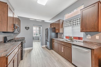 9065 Robbins Rd, Sacramento, CA 95829