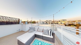 1242 Gordon St, Los Angeles, CA 90038