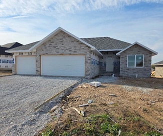 643 W Brook Hollow Rd, Nixa, MO 65714