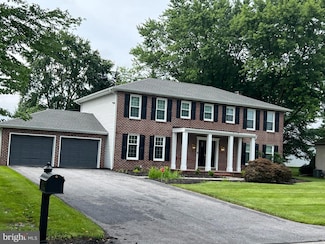 820 Gleneagles Dr, York, PA 17404