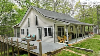 265 Mallie Dr, Piney Creek, NC 28663