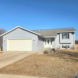 502 Kay Lee St, Valley Springs, SD 57068