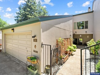 598 Salem Heights Ave S, Salem, OR 97302
