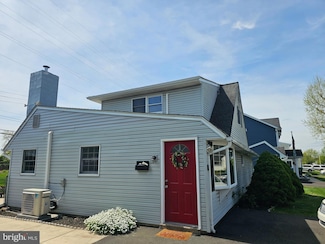 56 Coral Ln, Levittown, PA 19055