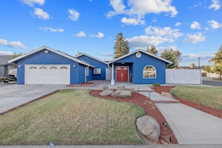 1582 E Ben Franklin Ave, Tulare, CA 93274