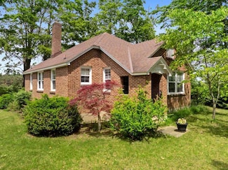 10042 Murray Rd, Charlevoix, MI 49720