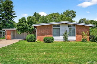 2765 Holiday Hill Dr, Florissant, MO 63033