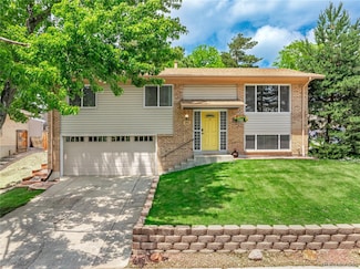 1811 S Yank Ct, Lakewood, CO 80228