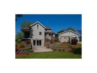 1801 Maple Way, Coggon, IA 52218