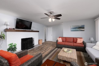 124 Crestwood Dr SW, Lakewood, WA 98498