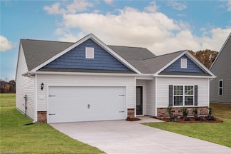 255 Macintosh Dr, King, NC 27021