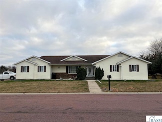 1007 Westwood Dr, Saint James, MN 56081