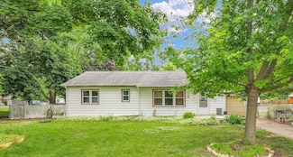 10 Park Lawn St, Paxton, IL 60957