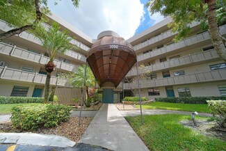 1000 Colony Point Cir Unit 114, Pembroke Pines, FL 33026