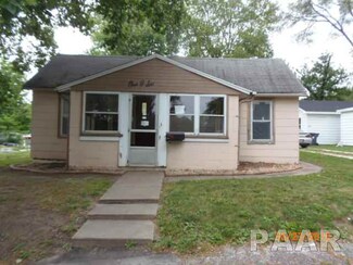106 Charlotte St, Pekin, IL 61554