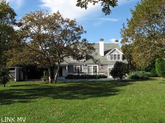 201 Pond Rd, Vineyard Haven, MA 02568