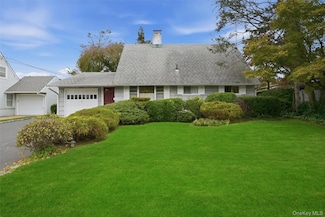 150 Kingfisher Rd, Levittown, NY 11756