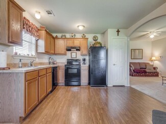 708 Sharon Ln, Whitewright, TX 75491