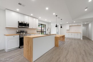 835 Carolee Cir, Biloxi, MS 39532