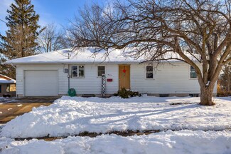 623 S 10th St, Adel, IA 50003