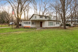 109 Beachway Dr, Fox River Grove, IL 60021