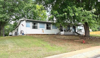 911 N Locust St, Medicine Lodge, KS 67104