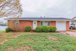 4 Hillcrest St, Perry, OK 73077