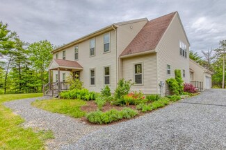 37 Moffat Ln, Boothbay Harbor, ME 04538