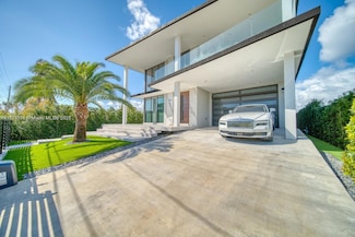 7520 W Treasure Dr, North Bay Village, FL 33141