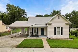 207 E Washington St, Kearney, MO 64060
