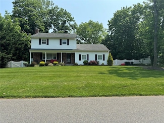 7 Yorkshire Ave, Stony Brook, NY 11790