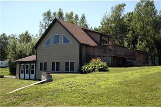 5270 2nd St, Melrose, IA 52569