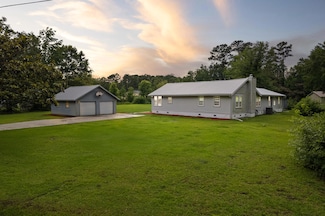 245 Lake Dr, Summerville, SC 29483