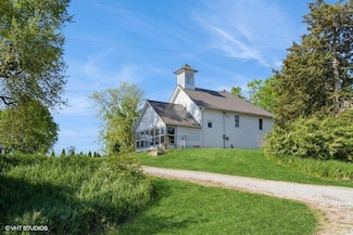 1195 520th St SW, Wellman, IA 52356