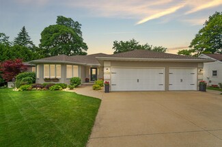 1800 Lakeshore Dr, Menasha, WI 54952
