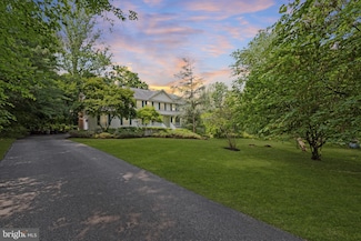 6 Constantine Dr, Phoenix, MD 21131