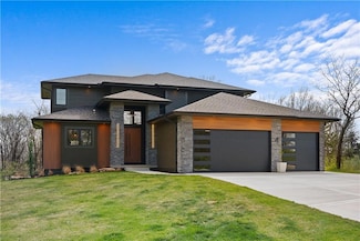 4 Broken Arrow Ct, Greenwood, MO 64034