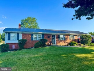 81 Sunset Dr, Petersburg, WV 26847