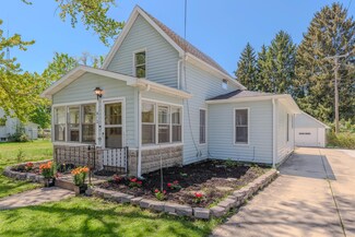 412 Wilkinson St, Chelsea, MI 48118
